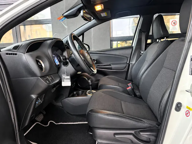 Toyota Yaris 1.5 VVT-i Hybrid Premium e-CVT