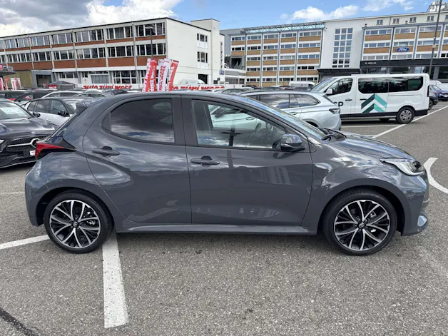 Toyota Yaris 1.5 Active Plus+ e-CVT Automat