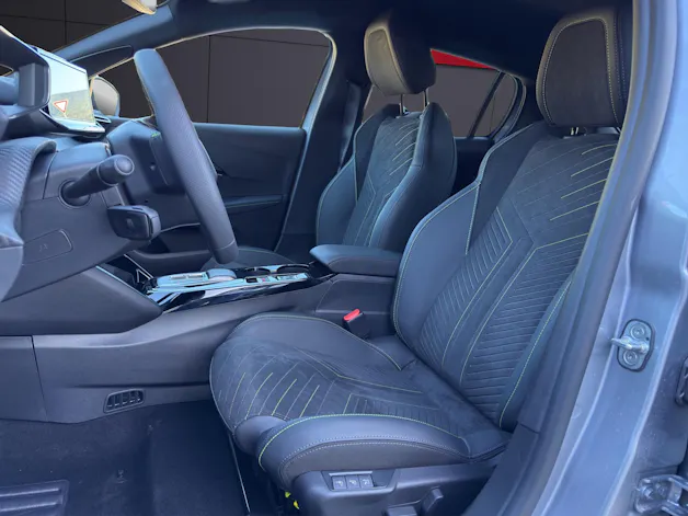 PEUGEOT 208 1.2 MHEV GT Exclusive