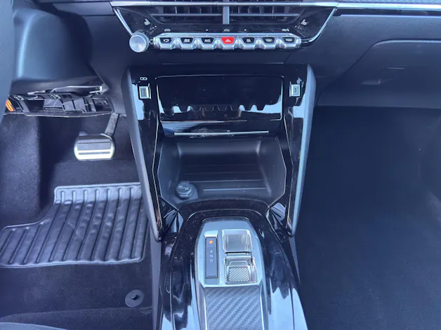 PEUGEOT 208 1.2 MHEV GT Exclusive