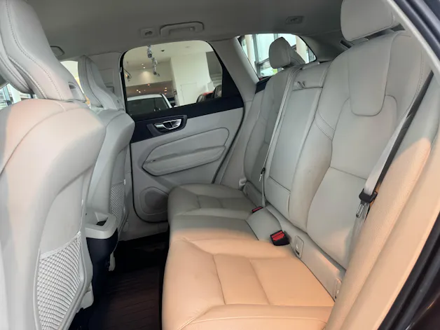 VOLVO XC60 B5 Benzin Mild Hybrid Momentum Geartronic
