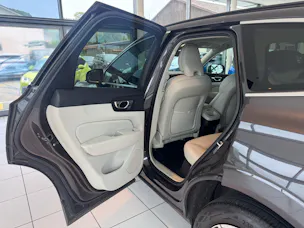 VOLVO XC60 B5 Benzin Mild Hybrid Momentum Geartronic