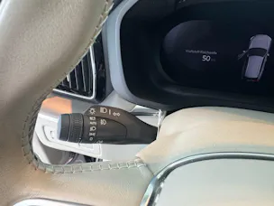 VOLVO XC60 B5 Benzin Mild Hybrid Momentum Geartronic