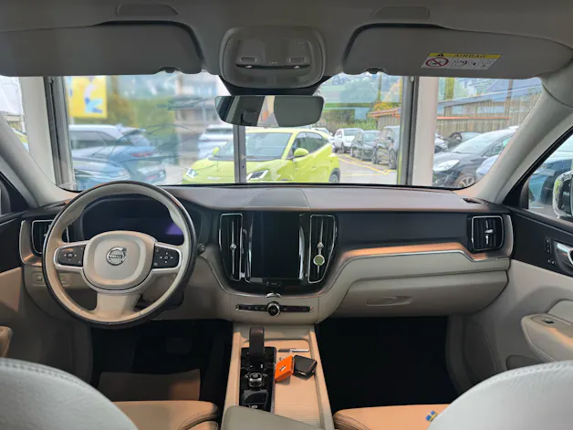 VOLVO XC60 B5 Benzin Mild Hybrid Momentum Geartronic