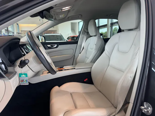 VOLVO XC60 B5 Benzin Mild Hybrid Momentum Geartronic