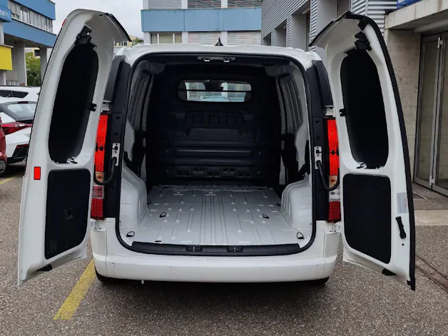 HYUNDAI Staria Cargo 84 kWh Amplia