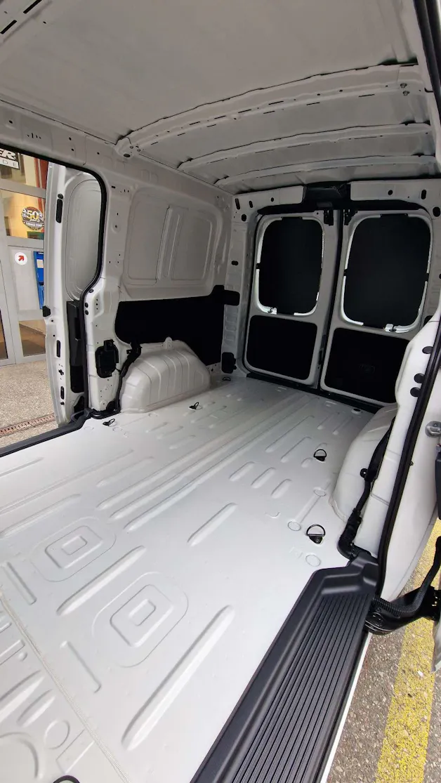 HYUNDAI Staria Cargo 84 kWh Amplia