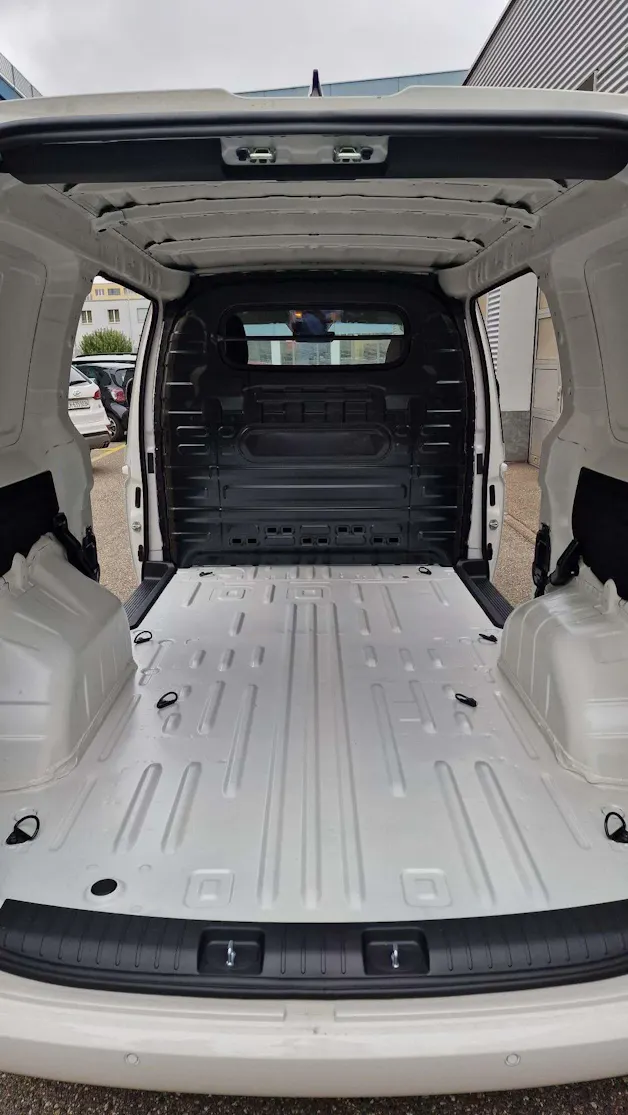 HYUNDAI Staria Cargo 84 kWh Amplia