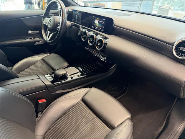 MERCEDES-BENZ A 180 Edition