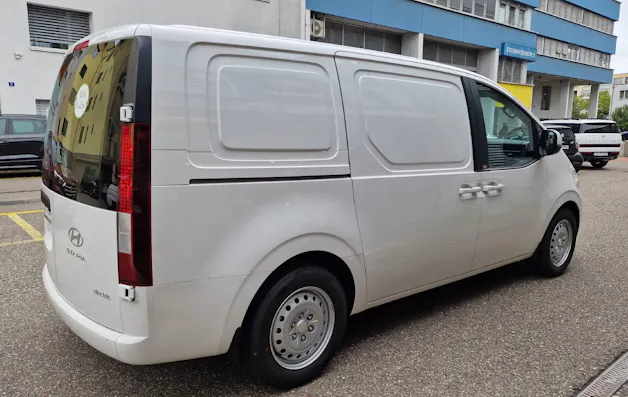 HYUNDAI Staria Cargo 84 kWh Amplia