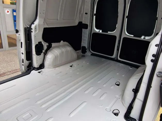 HYUNDAI Staria Cargo 84 kWh Amplia