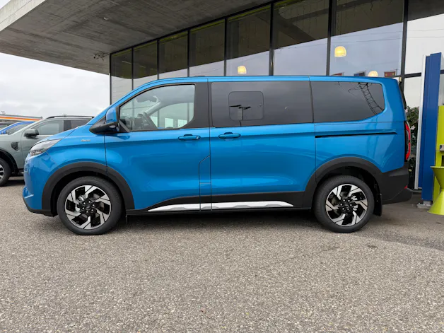 FORD Tourneo Bus 340 L1H1 PHEV Active
