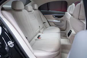 MERCEDES-BENZ E 220 d Avantgarde Limousine / Panorama-Glasdach / Hyperscreen / 360°Kamera