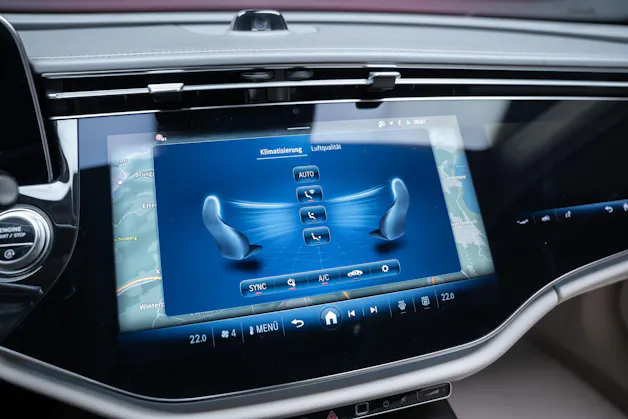 MERCEDES-BENZ E 220 d Avantgarde Limousine / Panorama-Glasdach / Hyperscreen / 360°Kamera