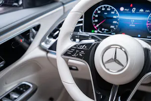 MERCEDES-BENZ E 220 d Avantgarde Limousine / Panorama-Glasdach / Hyperscreen / 360°Kamera