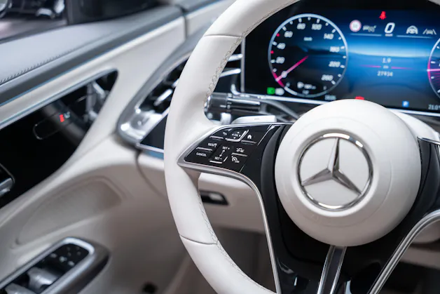 MERCEDES-BENZ E 220 d Avantgarde Limousine / Panorama-Glasdach / Hyperscreen / 360°Kamera