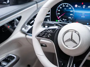 MERCEDES-BENZ E 220 d Avantgarde Limousine / Panorama-Glasdach / Hyperscreen / 360°Kamera