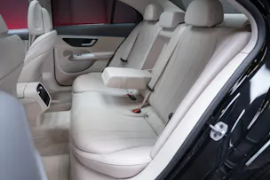 MERCEDES-BENZ E 220 d Avantgarde Limousine / Panorama-Glasdach / Hyperscreen / 360°Kamera