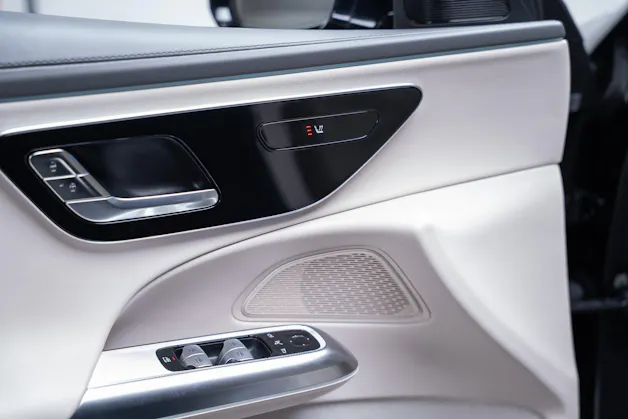 MERCEDES-BENZ E 220 d Avantgarde Limousine / Panorama-Glasdach / Hyperscreen / 360°Kamera