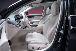 MERCEDES-BENZ E 220 d Avantgarde Limousine / Panorama-Glasdach / Hyperscreen / 360°Kamera