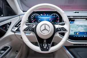 MERCEDES-BENZ E 220 d Avantgarde Limousine / Panorama-Glasdach / Hyperscreen / 360°Kamera