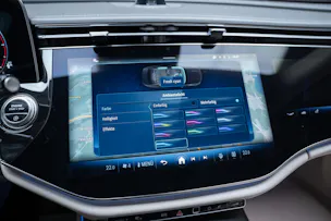 MERCEDES-BENZ E 220 d Avantgarde Limousine / Panorama-Glasdach / Hyperscreen / 360°Kamera