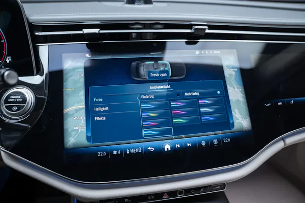 MERCEDES-BENZ E 220 d Avantgarde Limousine / Panorama-Glasdach / Hyperscreen / 360°Kamera