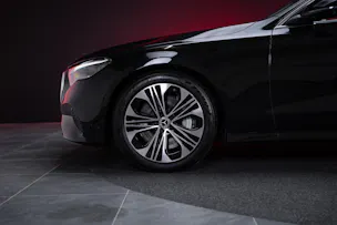 MERCEDES-BENZ E 220 d Avantgarde Limousine / Panorama-Glasdach / Hyperscreen / 360°Kamera