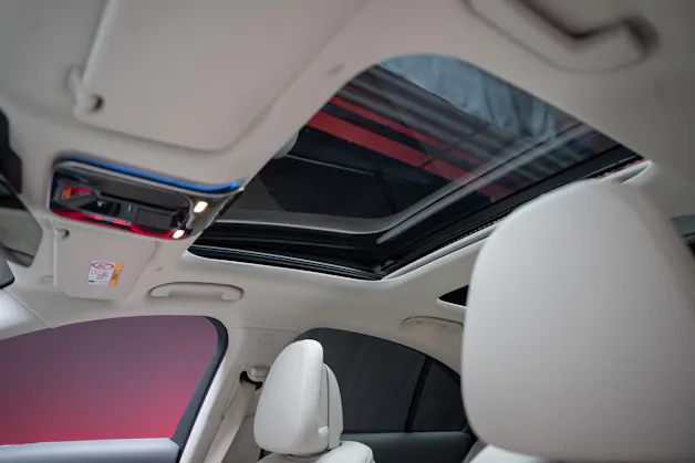 MERCEDES-BENZ E 220 d Avantgarde Limousine / Panorama-Glasdach / Hyperscreen / 360°Kamera
