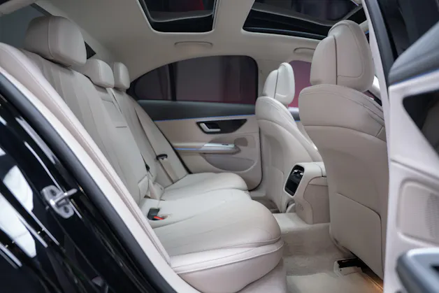 MERCEDES-BENZ E 220 d Avantgarde Limousine / Panorama-Glasdach / Hyperscreen / 360°Kamera