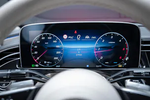MERCEDES-BENZ E 220 d Avantgarde Limousine / Panorama-Glasdach / Hyperscreen / 360°Kamera