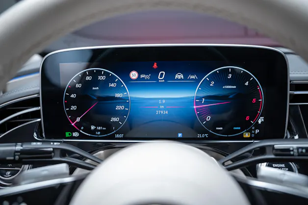 MERCEDES-BENZ E 220 d Avantgarde Limousine / Panorama-Glasdach / Hyperscreen / 360°Kamera