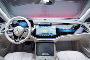 MERCEDES-BENZ E 220 d Avantgarde Limousine / Panorama-Glasdach / Hyperscreen / 360°Kamera