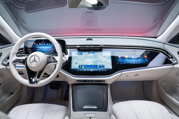 MERCEDES-BENZ E 220 d Avantgarde Limousine / Panorama-Glasdach / Hyperscreen / 360°Kamera