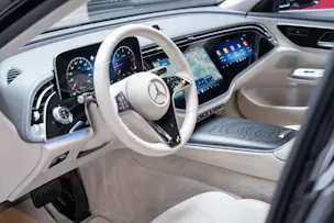 MERCEDES-BENZ E 220 d Avantgarde Limousine / Panorama-Glasdach / Hyperscreen / 360°Kamera