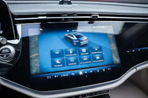 MERCEDES-BENZ E 220 d Avantgarde Limousine / Panorama-Glasdach / Hyperscreen / 360°Kamera