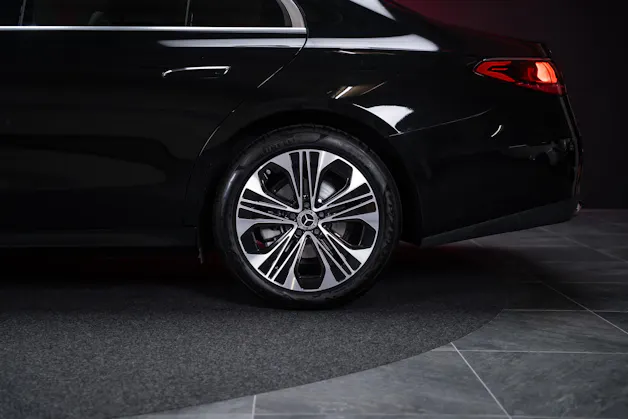 MERCEDES-BENZ E 220 d Avantgarde Limousine / Panorama-Glasdach / Hyperscreen / 360°Kamera