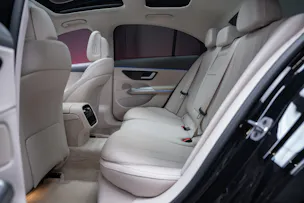 MERCEDES-BENZ E 220 d Avantgarde Limousine / Panorama-Glasdach / Hyperscreen / 360°Kamera
