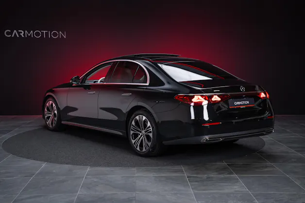 MERCEDES-BENZ E 220 d Avantgarde Limousine / Panorama-Glasdach / Hyperscreen / 360°Kamera