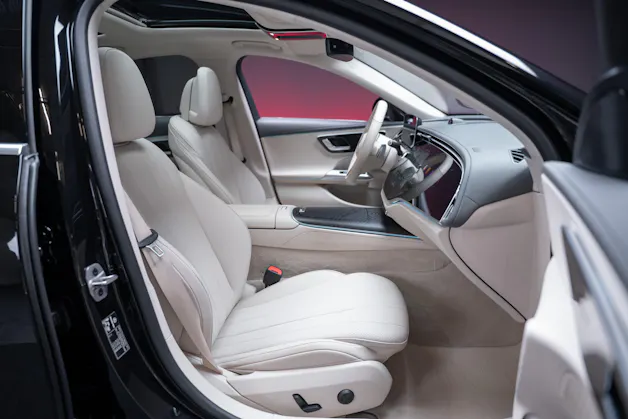 MERCEDES-BENZ E 220 d Avantgarde Limousine / Panorama-Glasdach / Hyperscreen / 360°Kamera