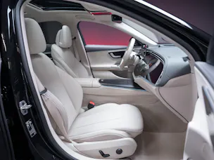 MERCEDES-BENZ E 220 d Avantgarde Limousine / Panorama-Glasdach / Hyperscreen / 360°Kamera