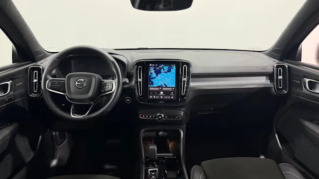 VOLVO XC40 2.0 B5 MH Ultimate Dark A