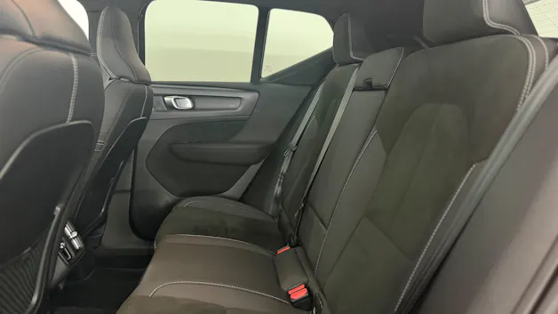VOLVO XC40 2.0 B5 MH Ultimate Dark A