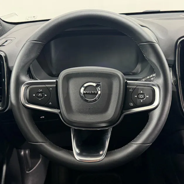 VOLVO XC40 2.0 B5 MH Ultimate Dark A