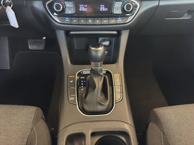 HYUNDAI i30 1.5 T-GDi Amplia