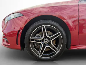 MERCEDES-BENZ A 250 e AMG Line