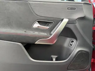 MERCEDES-BENZ A 250 e AMG Line