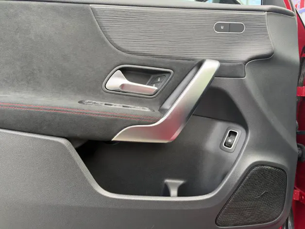MERCEDES-BENZ A 250 e AMG Line