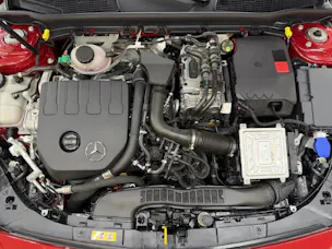 MERCEDES-BENZ A 250 e AMG Line