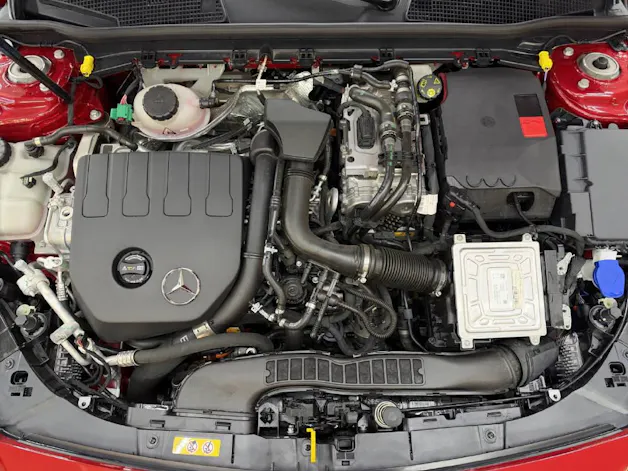 MERCEDES-BENZ A 250 e AMG Line